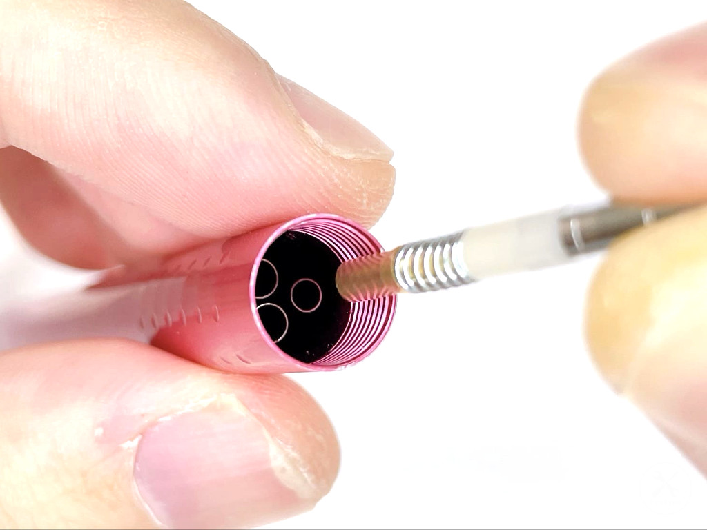 シャー芯のリフィルを装着する