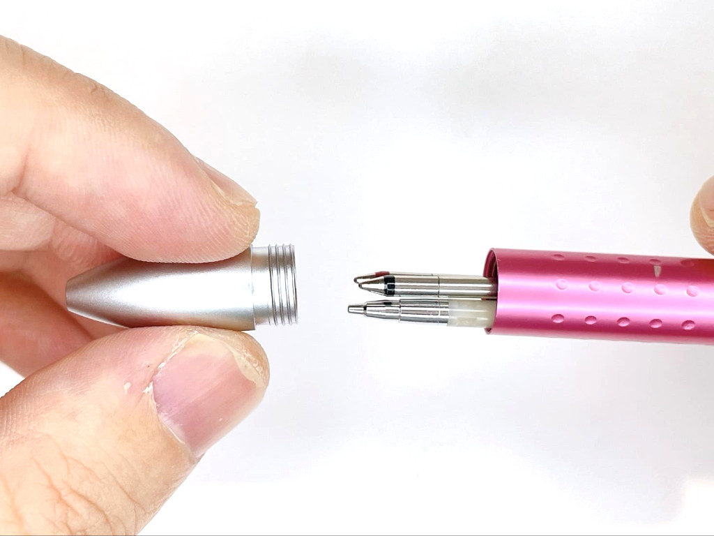 先端キャップを装着する