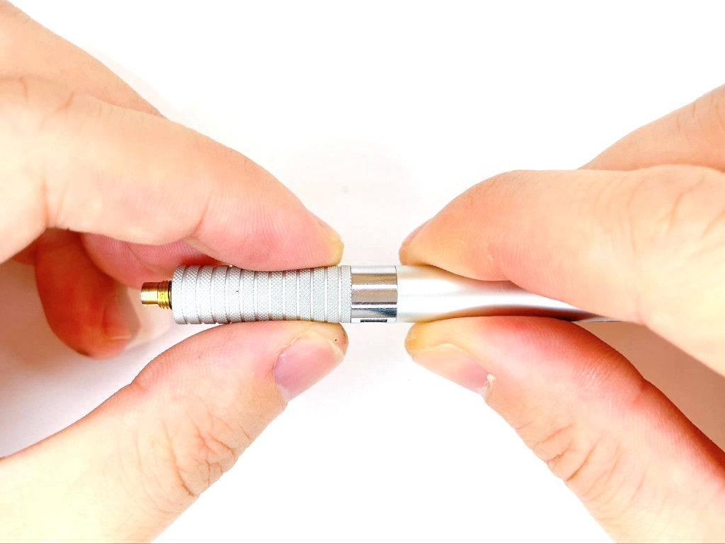 芯タンクをケースから外す