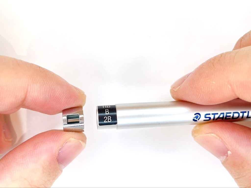 ケースに芯硬度枠を装着する