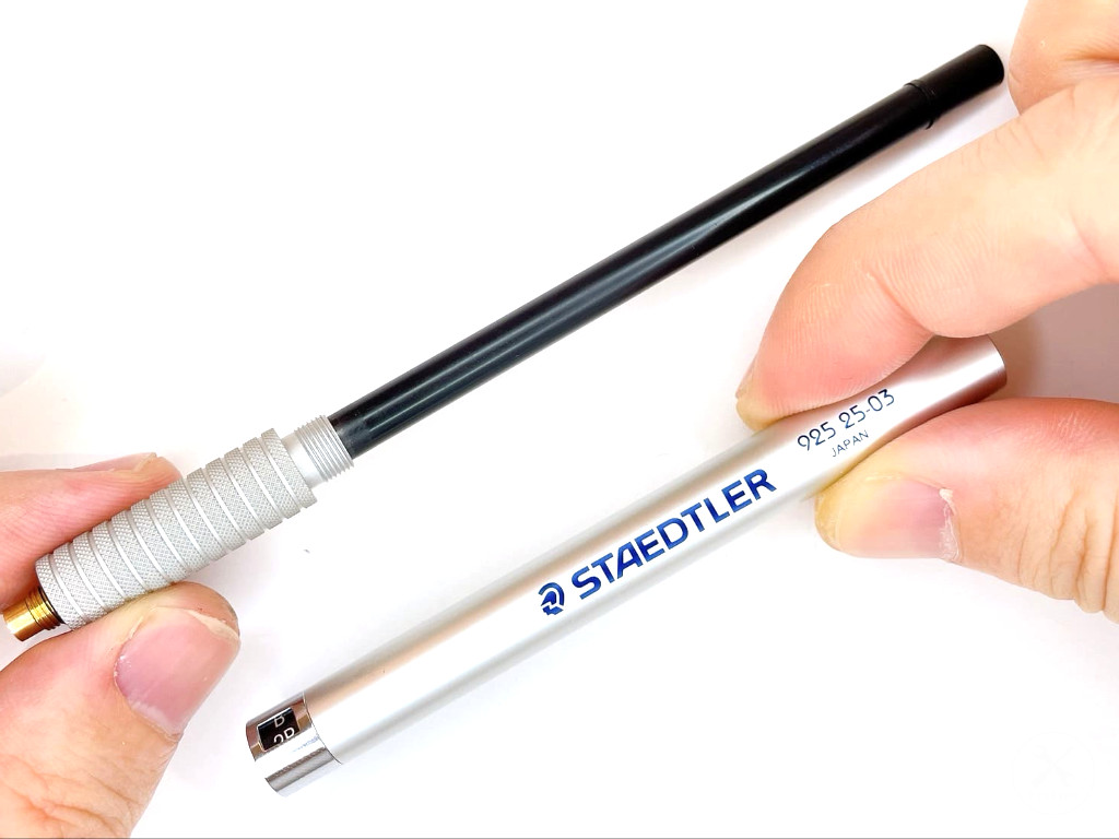 ケースに芯タンクを装着する