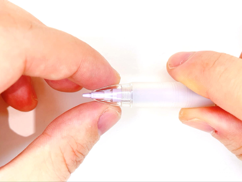 先端キャップを外す