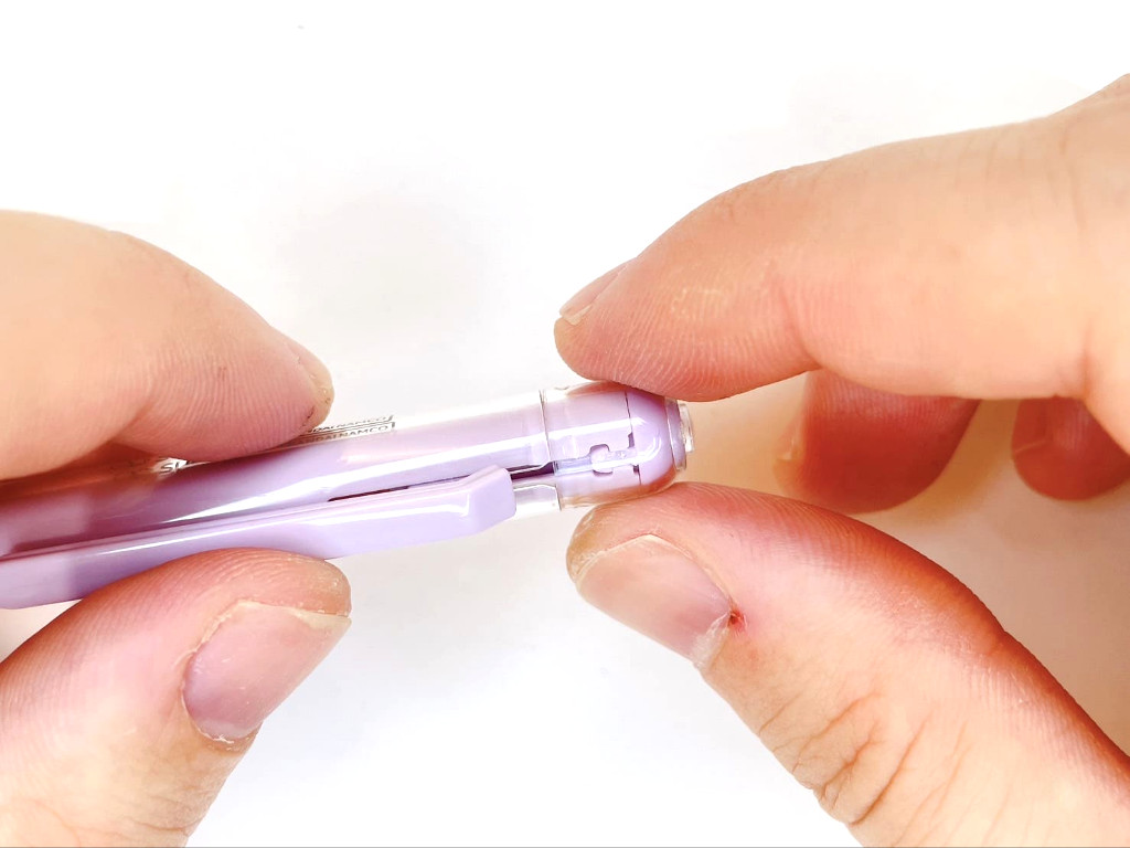 上部キャップを外す