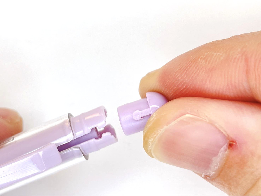 結合部キャップを装着する