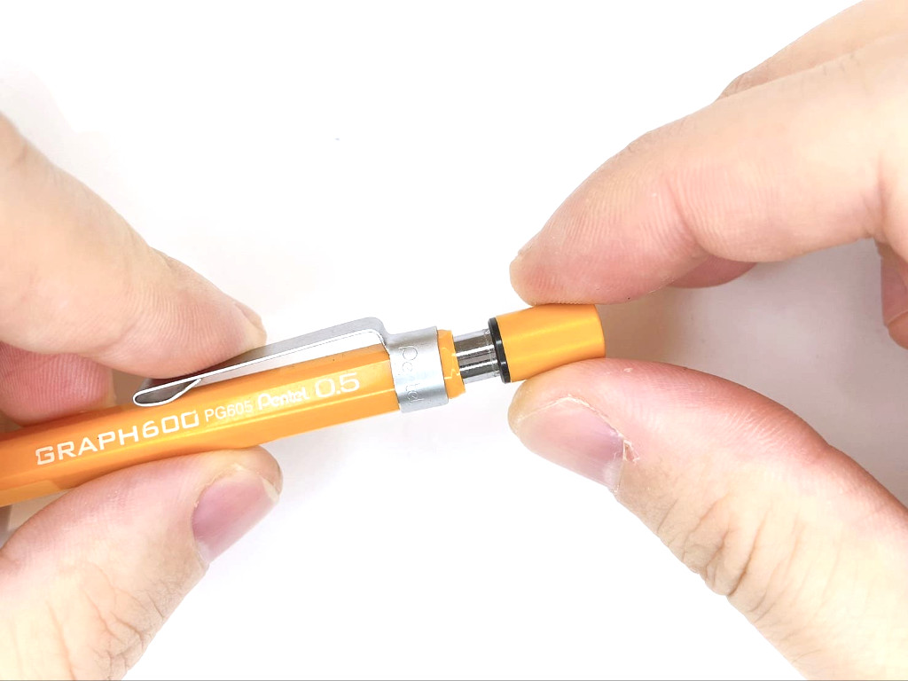 ノックキャップを外す