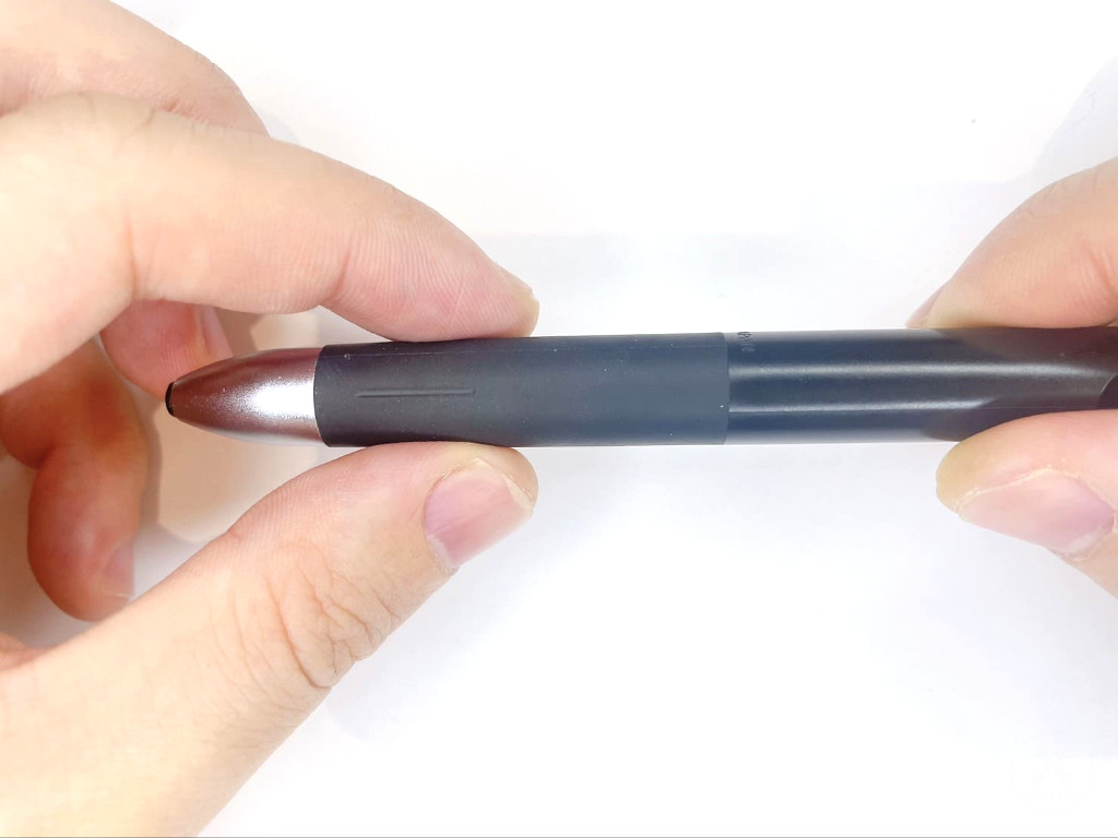 先端キャップを外す