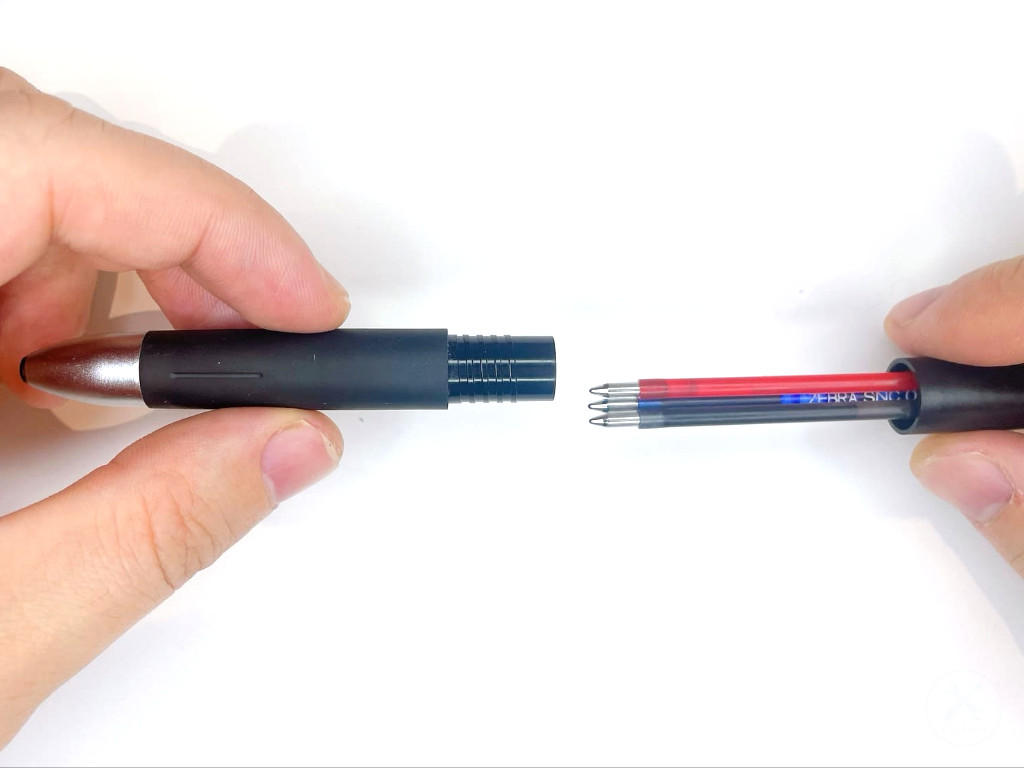 先端キャップを装着する