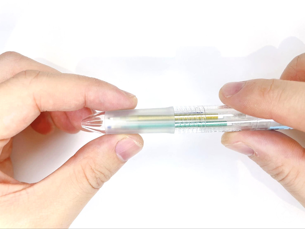 先端キャップを外す