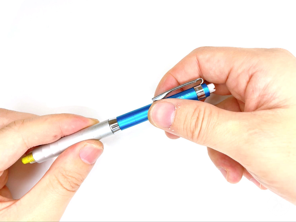 上部ケースを外す