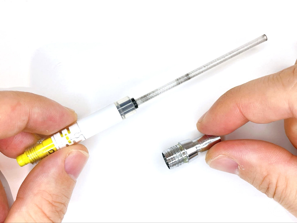 グリップ結合部を装着する