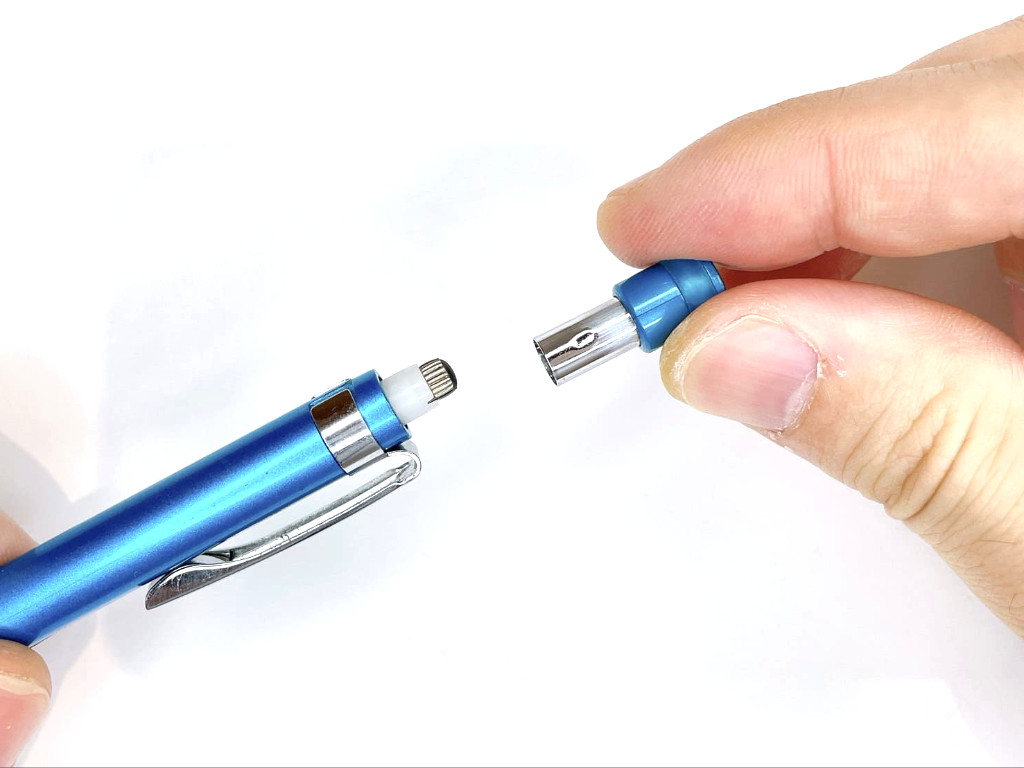 ノックキャップを装着する