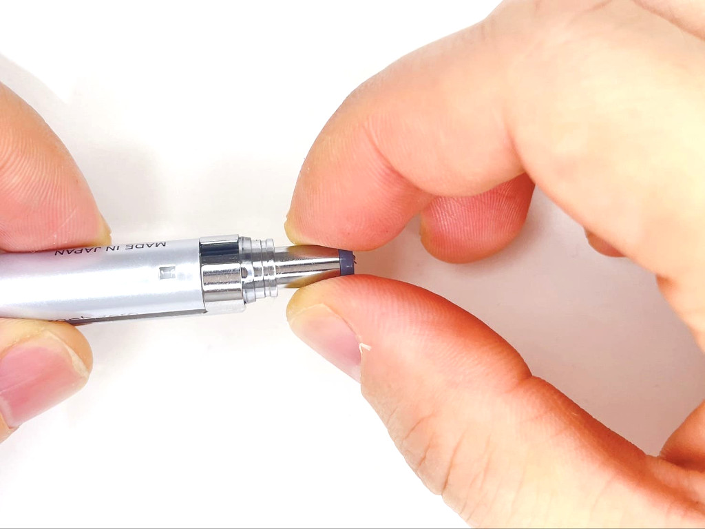 ノック部品を外す