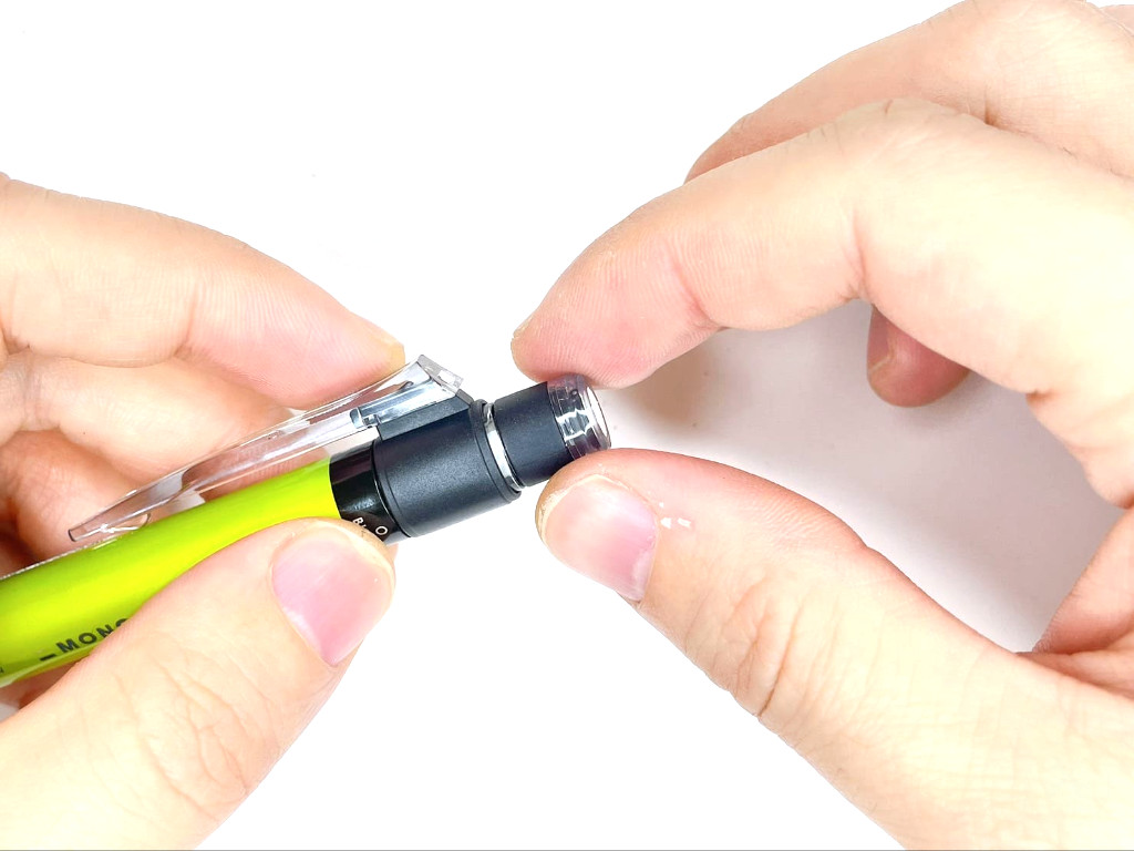 消しゴムを外す