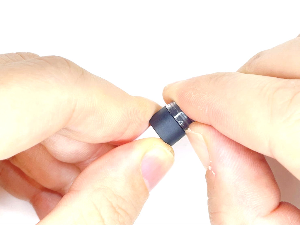 ノック部品のキャップを外す