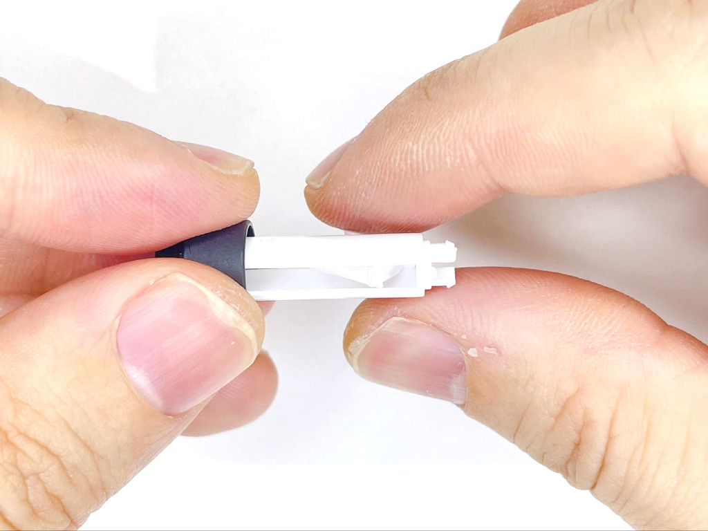 消しゴム上下部品を外す