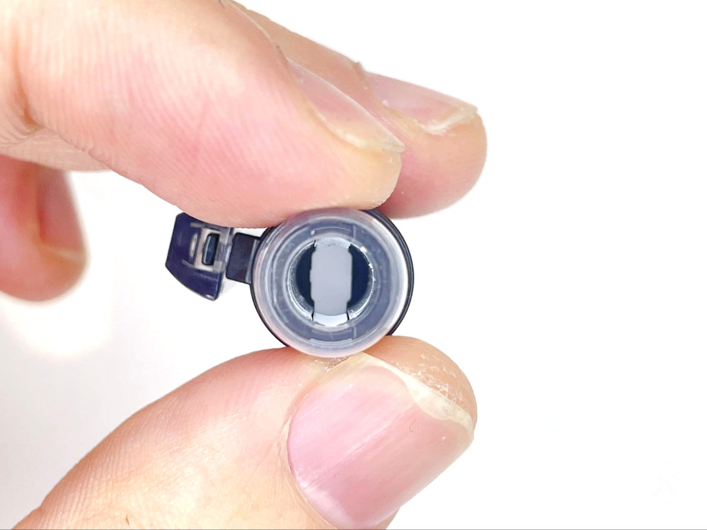 （補足）白の消しゴム上下部品の片側が外れやすい