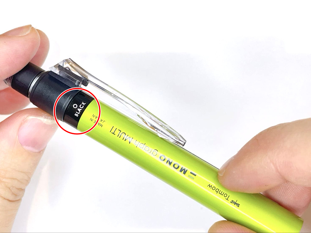 黒インク芯を装着する