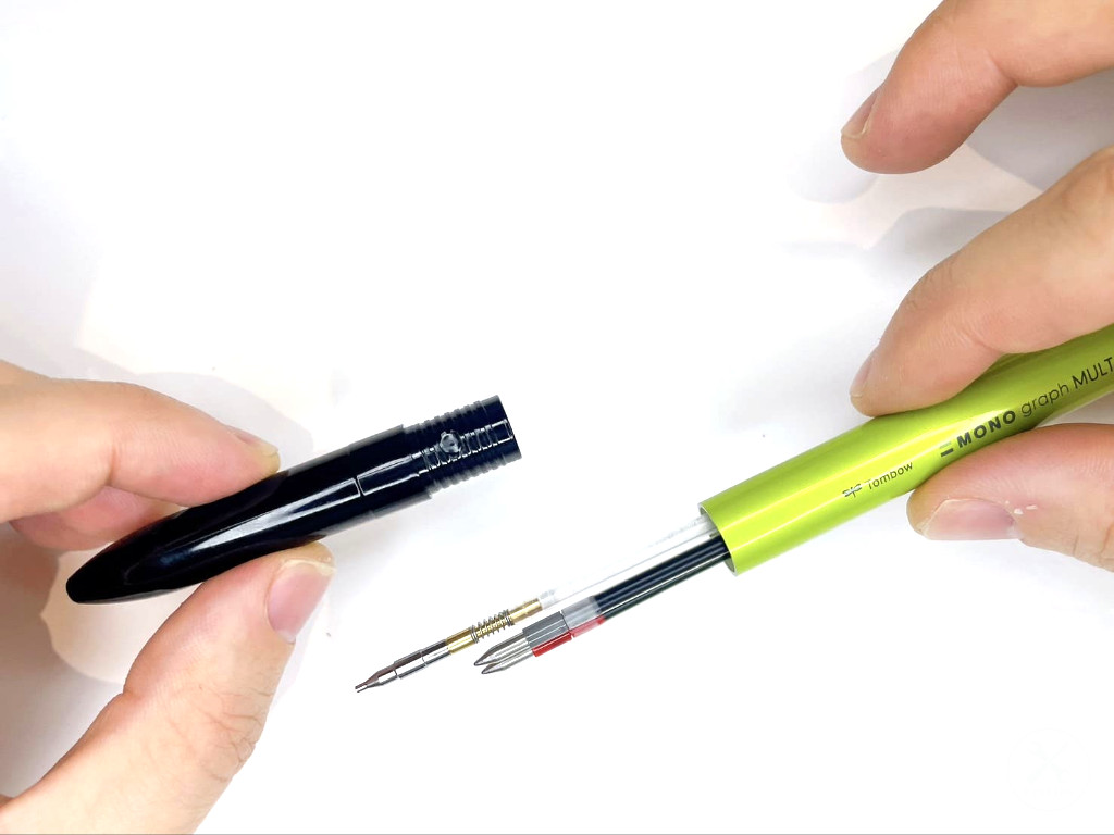 先端キャップを装着する