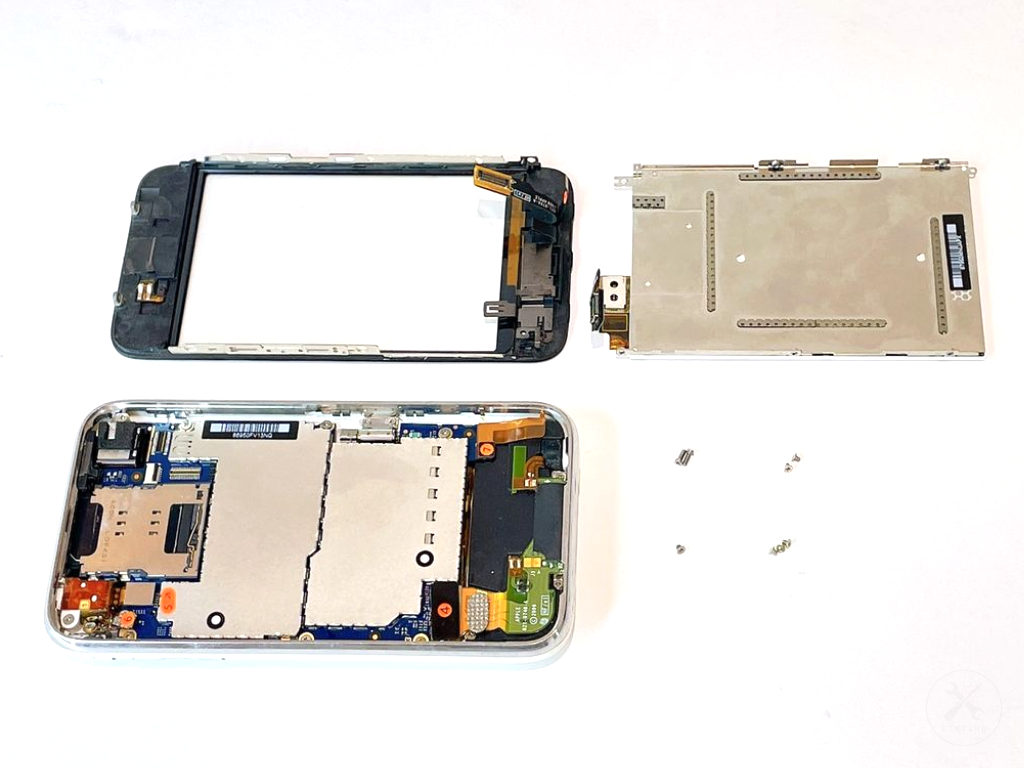 【iPhone3GS】液晶パネル(LCD)の交換方法のアイキャッチ画像