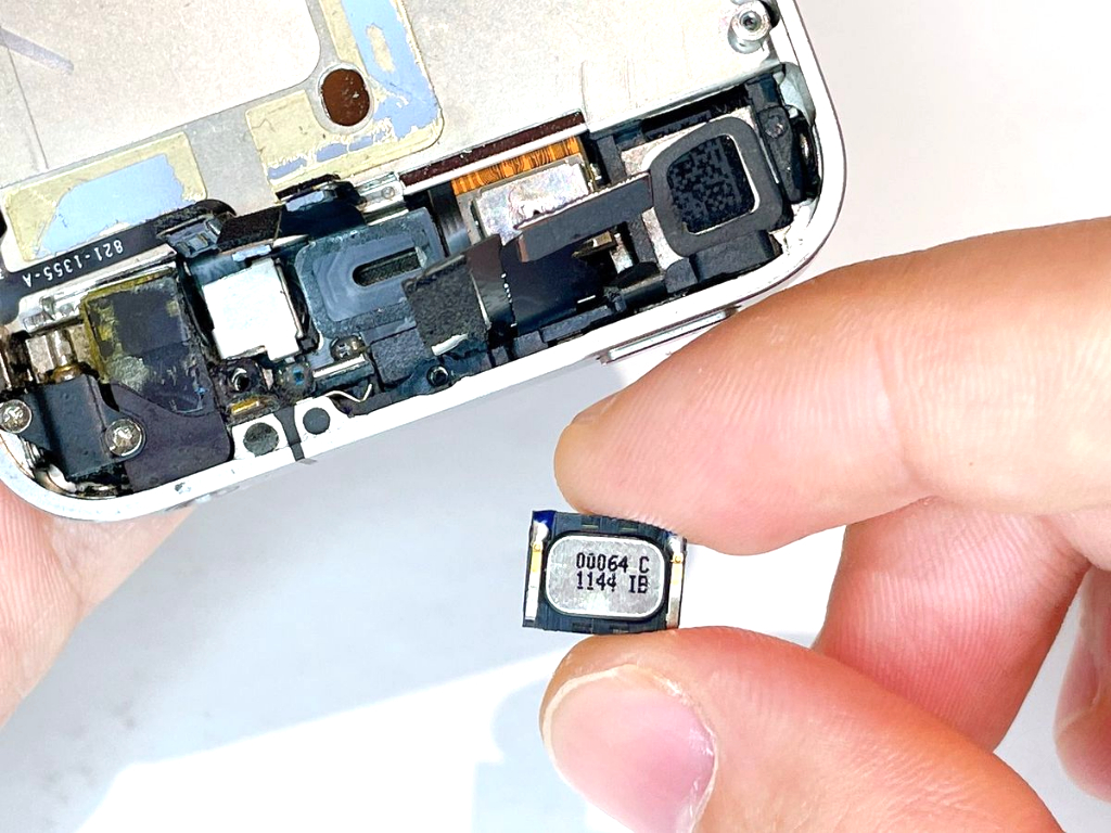 iPhone4のイヤースピーカー交換方法のアイキャッチ画像