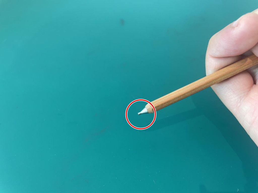 動作チェック①：ノックしたらシャー芯が出ること