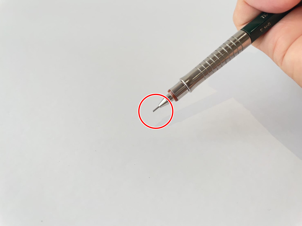 動作チェック①ノックしたらシャー芯が出ること