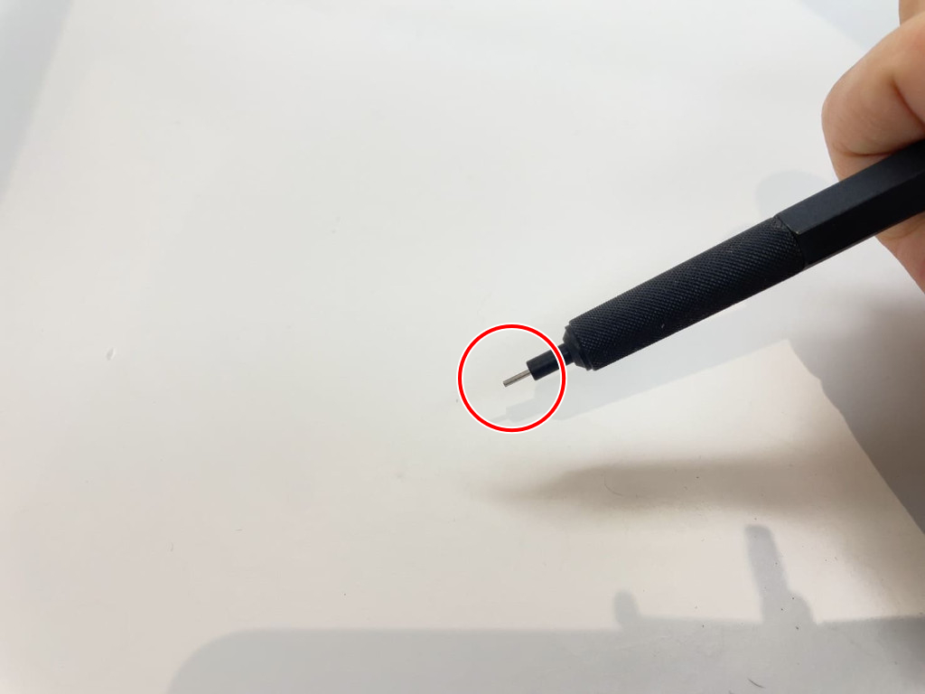 動作チェック①ノックしたらシャー芯が出ること
