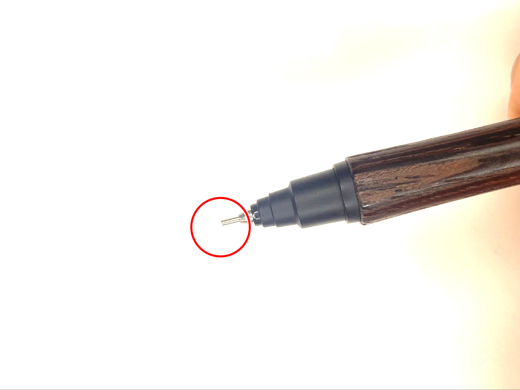 動作チェック①ノックしたらシャー芯が出ること