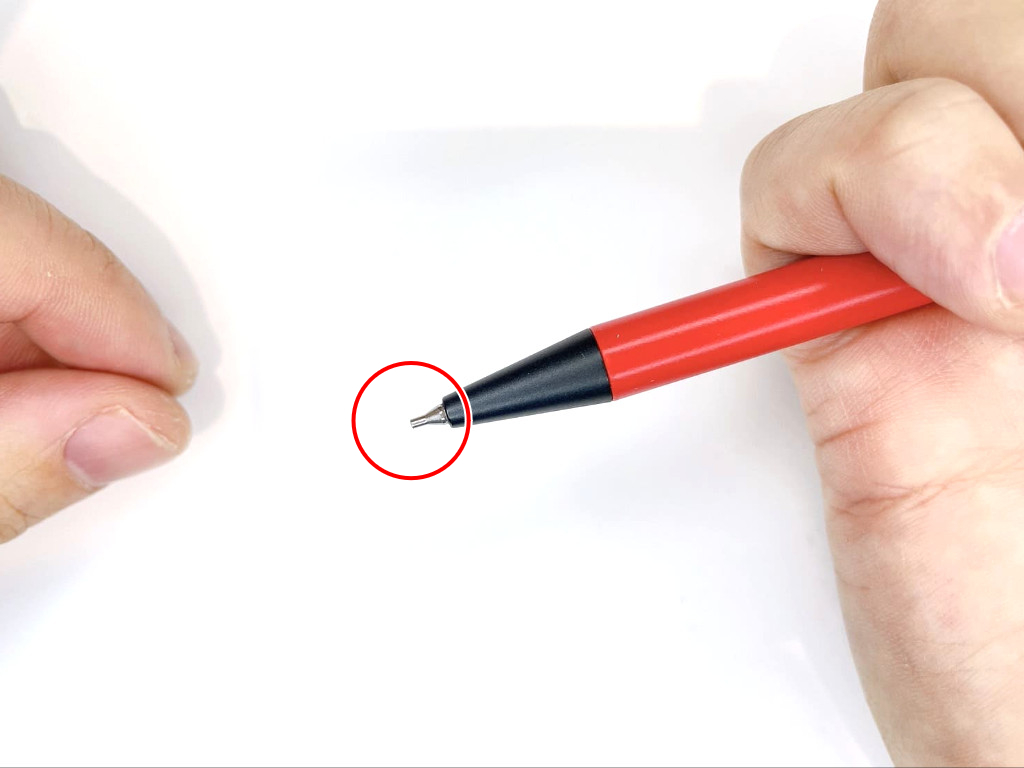 動作チェック①ノックしたらシャー芯が出ること