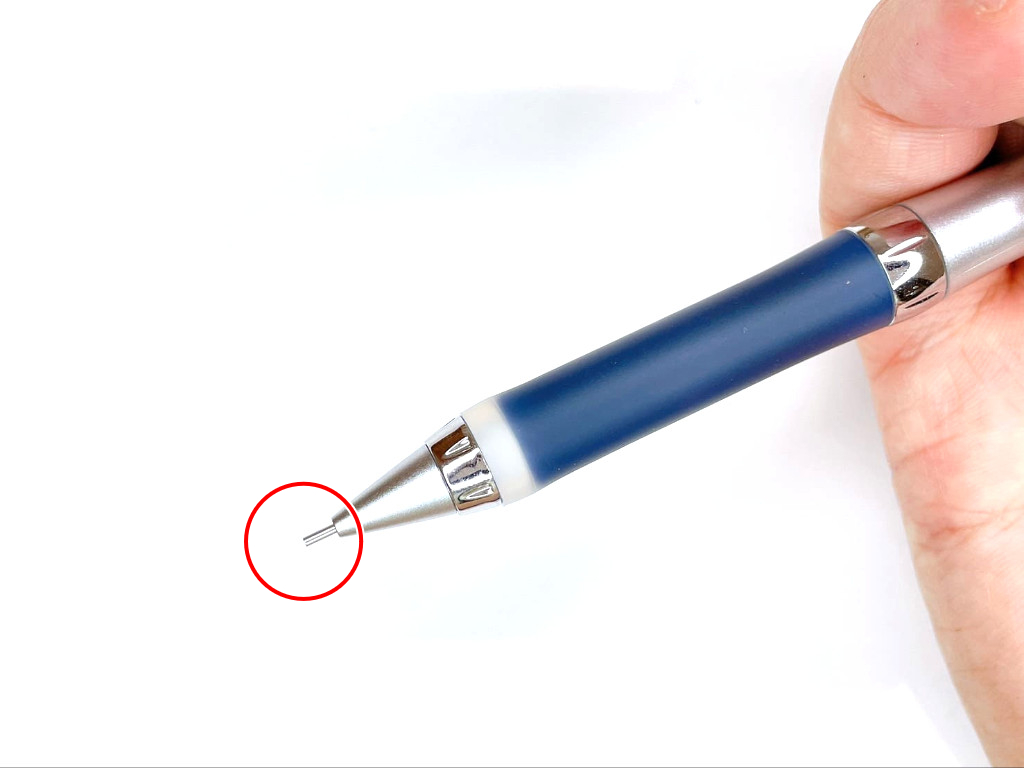 動作チェック①ノックしたらシャー芯が出ること