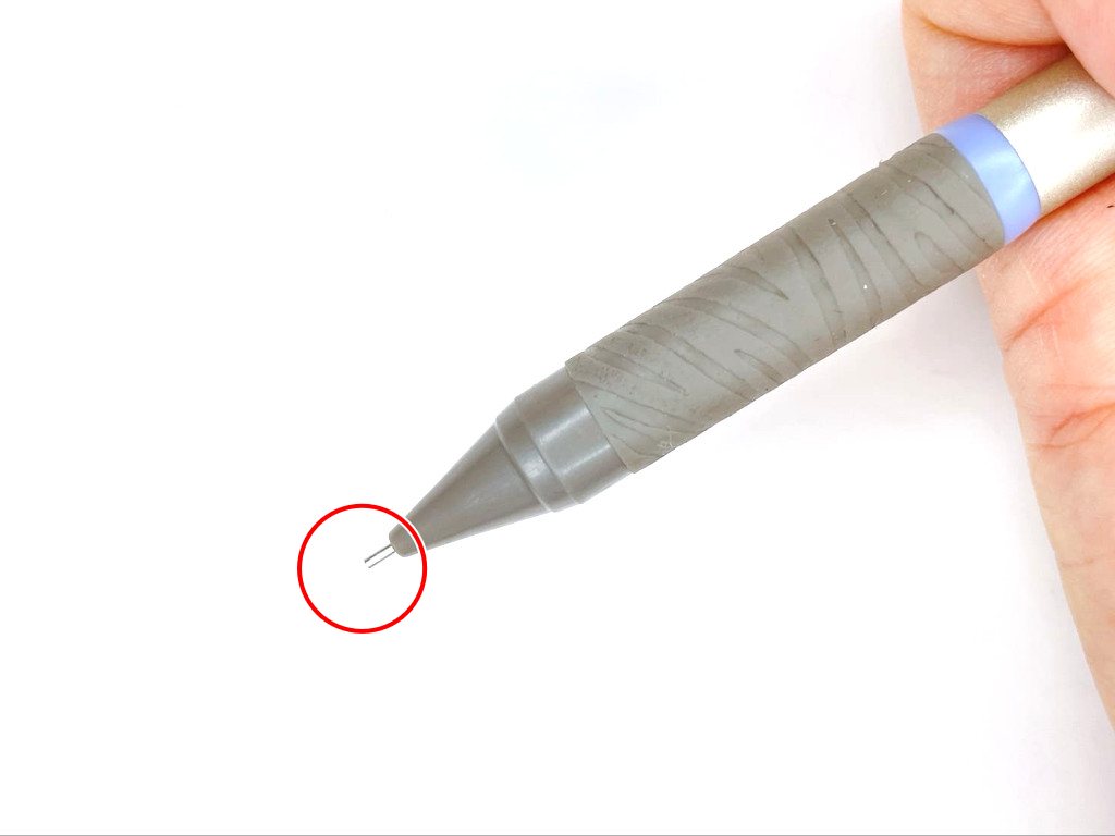 動作チェック①ノックしたらシャー芯が出ること