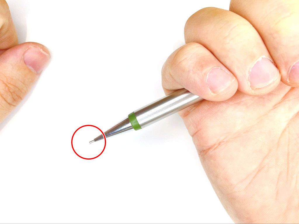 動作チェック①ノックしたらシャー芯が出ること