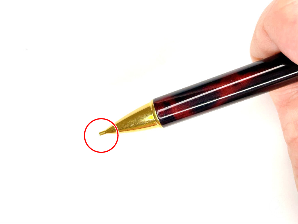 動作チェック①ノックしたらシャー芯が出ること