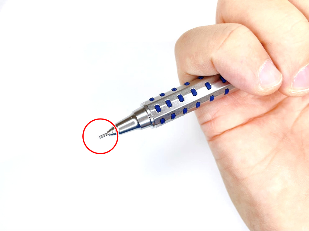 動作チェック①ノックしたらシャー芯が出ること