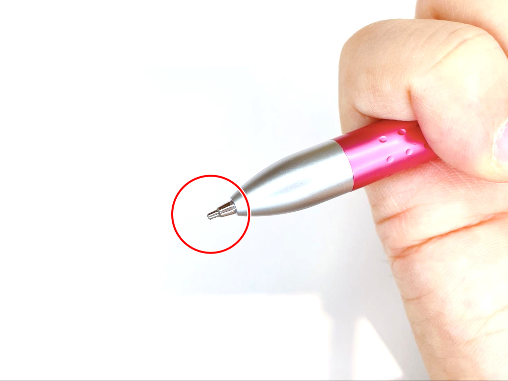 動作チェック①ノックしたらシャー芯が出ること