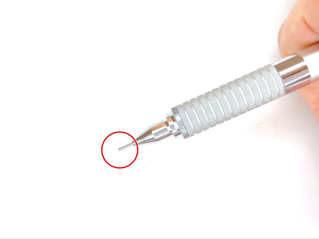 動作チェック①ノックしたらシャー芯が出ること