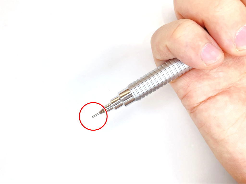 動作チェック①ノックしたらシャー芯が出ること