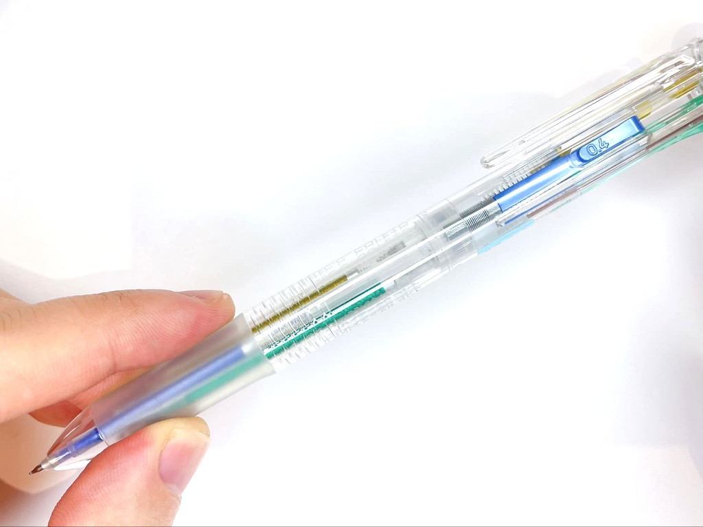 動作チェック①ノックしたら各インク芯がペン先から出ること