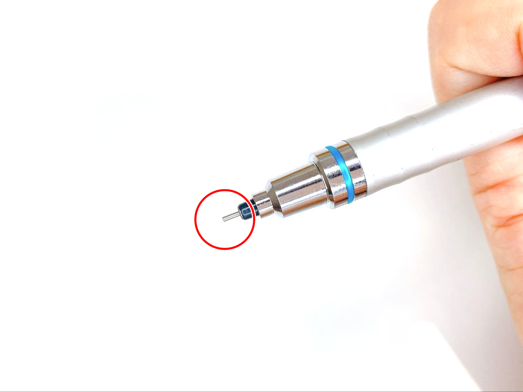 動作チェック①ノックしたら芯が出ること