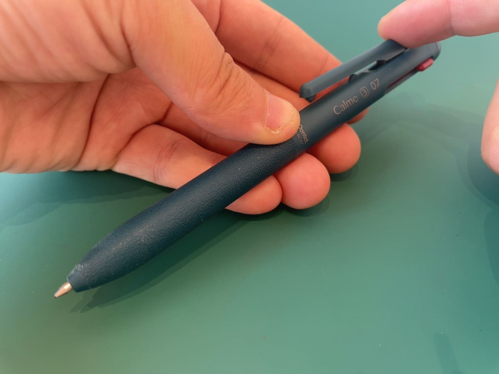 動作チェック①：ノックしたらインク芯がペン先から出ること